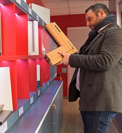 Technicien conseil angle fenêtre bois KparK